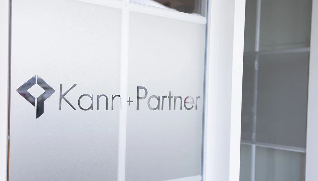 Der Eingangsbereich der Steuerkanzlei Kann + Partner in Bamberg