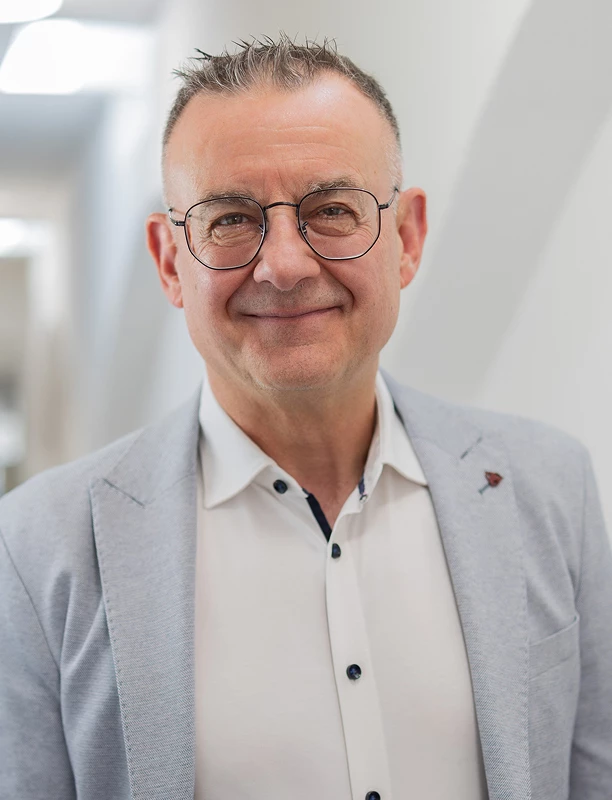 Bernd Geyer lächelt in die Kamera